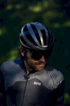 Abus Viantor Racefietshelm - Geel -Gelukkig Sporten 1200 800 milieu 20200820 abus viantor darkgrey 00037 sk 3 1