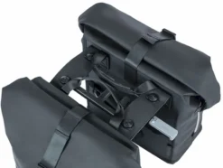 Basil SoHo MIK Dubbele Fietstas - 41 Liter - Zwart 11 Basil SoHo MIK Dubbele Fietstas - 41 Liter - Zwart -Gelukkig Sporten 801 1200 basil soho nordlicht mik dubbele fietstas 41 liter 3