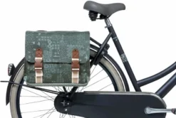 Basil Boheme Dubbele Fietstas - 35 Liter - Groen 12 Basil Boheme Dubbele Fietstas - 35 Liter - Groen -Gelukkig Sporten 900 1348 op de fiets