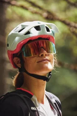 Abus MoDrop MTB Helm - Zwart -Gelukkig Sporten modrop mtb sfeerfoto met bril